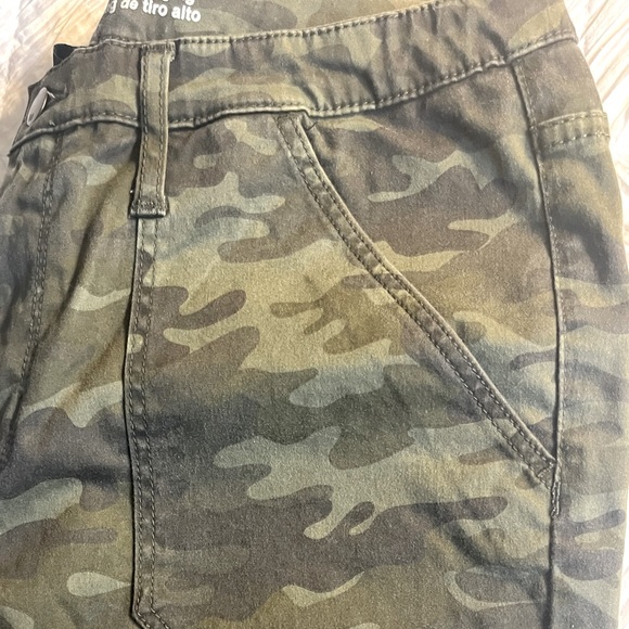 Women’s Camouflage Pants - Picture 7 of 8
